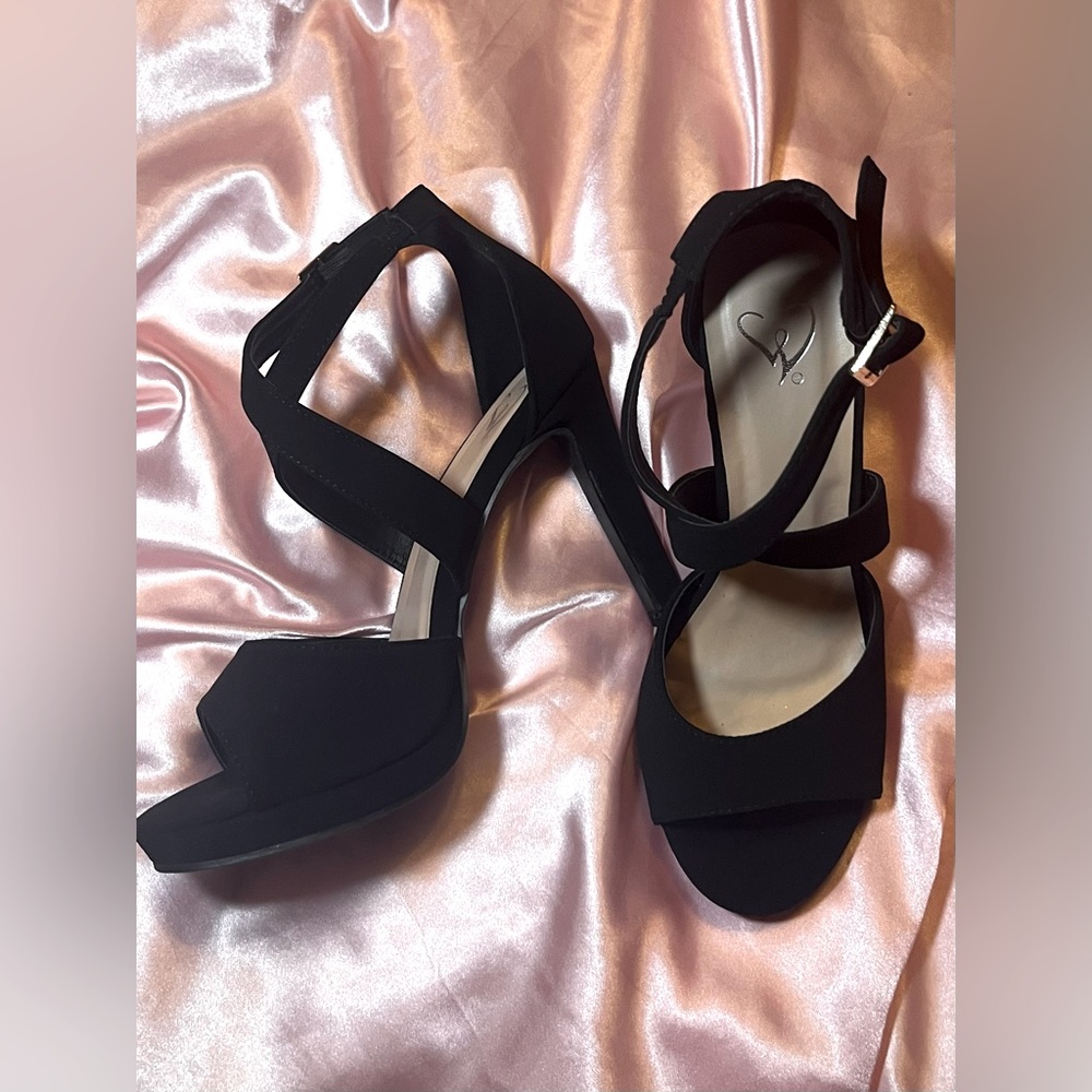 Windsor Nubuck Thick Toe Strap High Heels